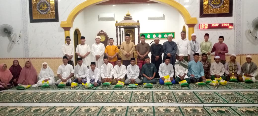 Sentuhan Kepedulian di Tapal Batas: Saat KUA Bunguran Utara Merajut Silaturahmi Lewat Sebakul Beras